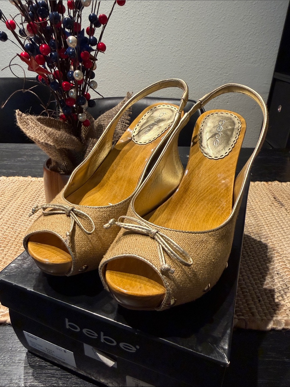 🇺🇸🎉bebe DANA Metallic Gold Peep-Toe Slingback Wedges